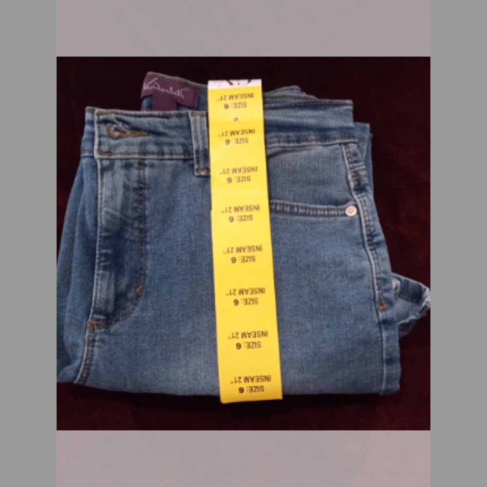 Women's SZ. 6 Gloria Vanderbilt Amanda Capri